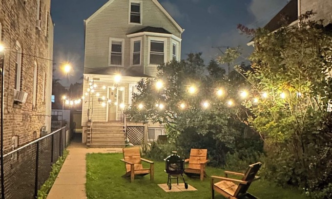 Irving Park East Apartamento | Perfect 4 Bedroom + 2 Bath unit on 2 separate floors, Free parking, CUBS