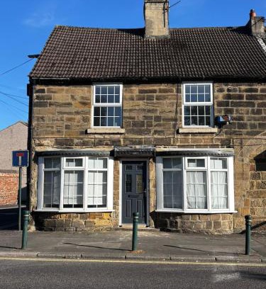 Guisborough Casa | Perfect Base, Town, Bars & Moors on Your Doorstep Free parking, Dogs welcome