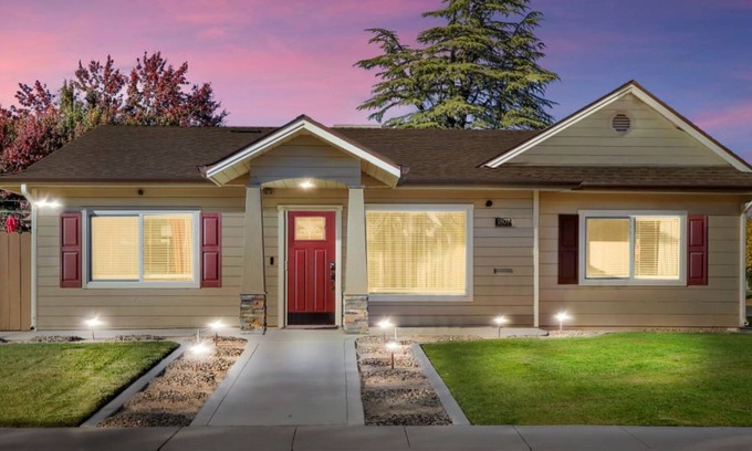 Stockton Casa | Perfect Choice -Home Away From Home -N Stkn-Weekly & Monthly Discounts Available