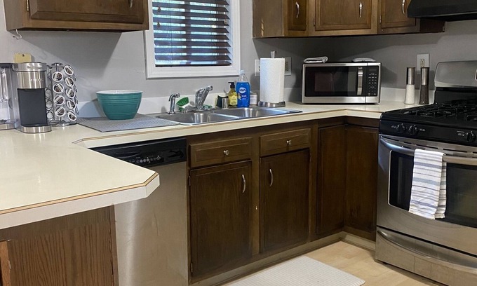 Airport Heights Community Council Condominio | Perfect Condo in the UMED District