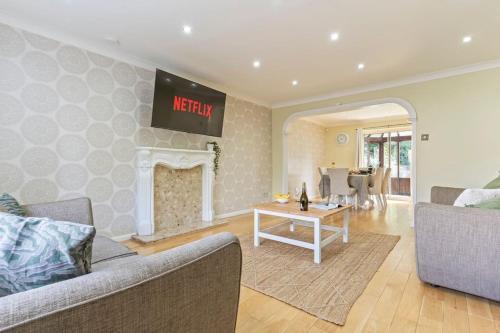 Solihull Casa | Perfect Contractor Stay - Sleeps 6 - FREE Parking