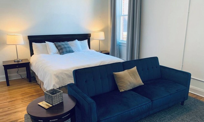 Downtown Toledo Apartamento | Perfect downtown apartment for short and long-term stays!