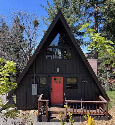 Running Springs Casa | Perfect Fall Romantic Getaway! 60's Time Capsule