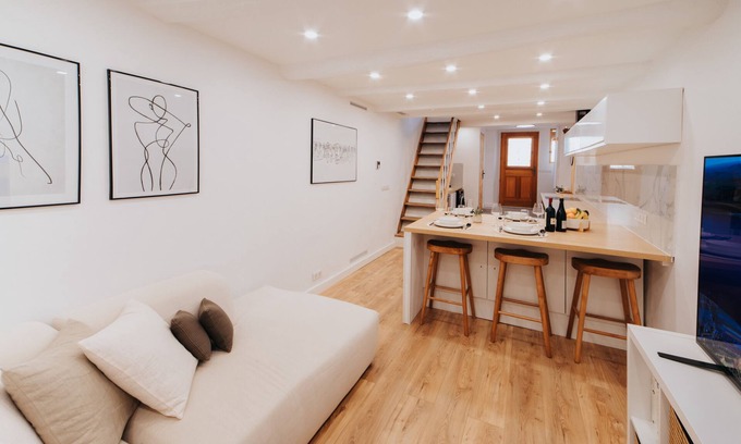 Antibes Old Town Apartamento | Perfect family-oriented and renovated townhouse in the old Antibes