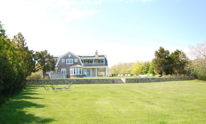 Montauk Casa | Perfecto retiro familiar con vista al mar, piscina climatizada y acceso privado a la playa.