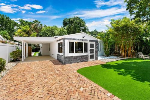 Croissant Park Casa | Perfect FLL Location with Putting Green
