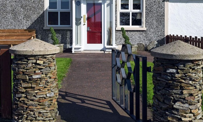 Bushmills Cabaña | Perfect for 2 on Causeway Coastal Route! Near Giants Causeway, Golf Courses