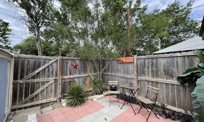 Northwest Los Angeles Heights Casa | Perfect for 2 | Private Entrance | Free Parking