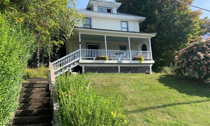 Livingston Manor Casa | Perfect for entertaining. In-town hide-away Pet friendly