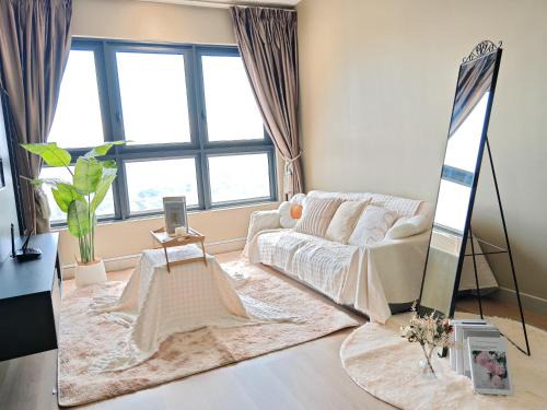 Taman Pertama Apartamento | Perfect for Families & Larger Groups, KL MRT- M Vertica