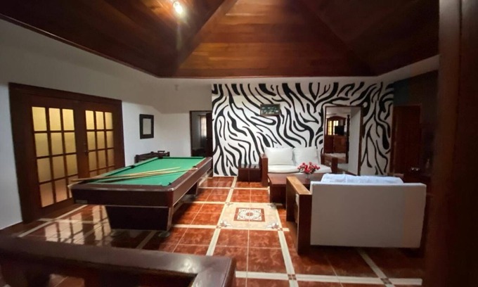 La Vega Province Villa | Perfect for family reunion, 3 minutes from restaurant 20 min away/ from lake