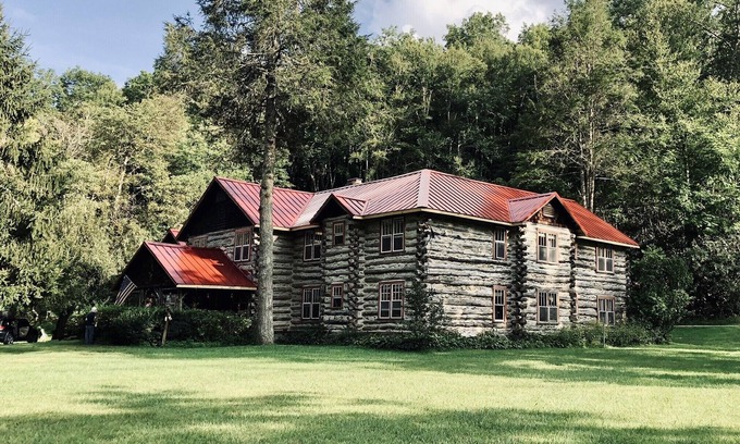 Topton Cabina | Perfect for Family Reunions and Corporate Groups or as a couples getaway