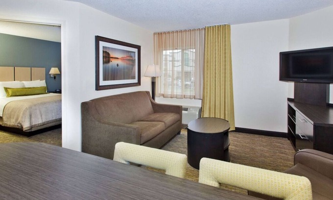 Horsham Casa | Perfect for Groups! 3 Pet-friendly Units, Kitchen, Free Parking