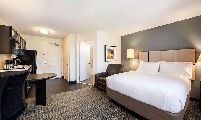 North Arlington Hotel | Perfect for Groups! 4 Units with Full Kitchens, Pets are Welcome!