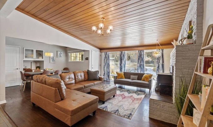 South Perry District Casa | Perfect for groups-Theater & Arcade close to dwtn!