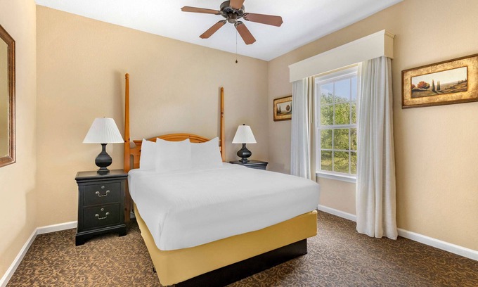 Berkeley Hotel | Perfect for Groups! 2 Units w/ Full Kitchens, Seasonal Pool, Free Parking!