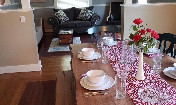 Three Oaks Casa | ¡Nuevo! Perfecto para grupos, camine hasta Journeyman / downtown Three Oaks