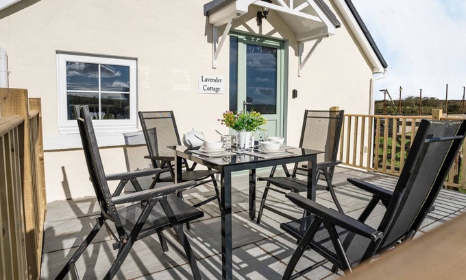 Whitland Cabaña | 2 bedroom accommodation in Red Roses, near Pendine