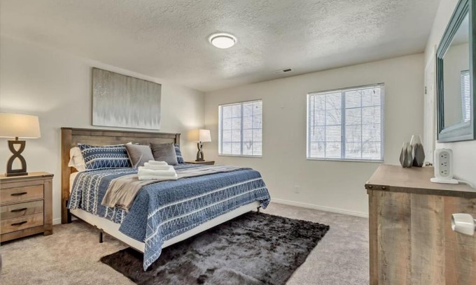 North Park Casa | Perfect For Large Groups - Fun 6BR with 2 Kitchens