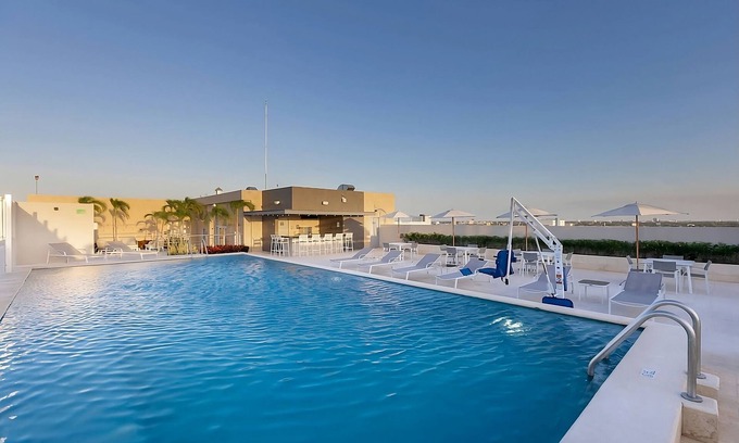 Xcumpich Casa | Perfect For The Whole Family! 2 Relaxing Units, Free Parking & Breakfast, Pool
