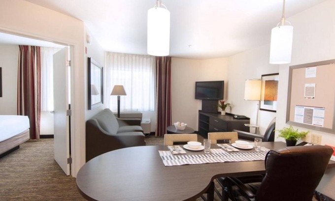 Anaheim Resort Complejo | Perfect for West Coast Travelers! Pets Allowed, Outdoor Patio w/ BBQ Grills