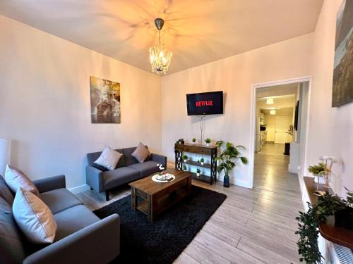 Coventry Apartamento | Perfect for Work Trips & Families, Spacious 2BR, WiFi, Free Parking, Sleeps 5