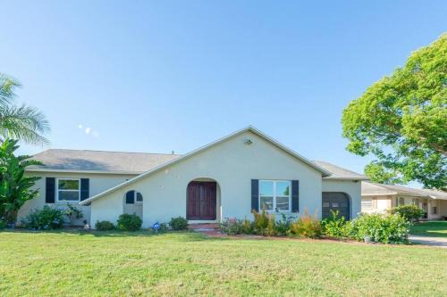Deltona Lakes Casa | Perfect Gateway to Disney and Retreat Center.