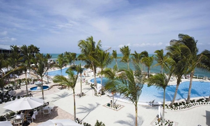 Captiva Apartamento | Perfect Getaway! 2 Spacious Units, Free Parking, Restaurants, Pools, Waterslides
