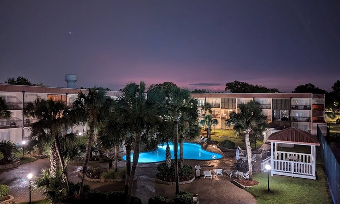 Biloxi Condominio | "Perfect Getaway Before School Starts!--Biloxi Bliss"
