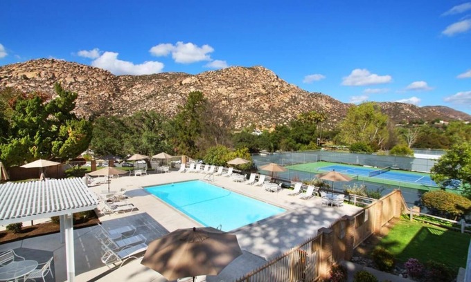 San Diego Country Estates Apartamento | Perfect Getaway! Two Comfortable Units, Onsite Pool & Game Room, Free Parking