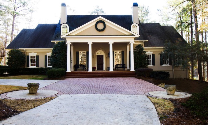 Lake Oconee Casa | Perfect Home in Reynolds, for Corporate Masters Golf Trips. Great mancave!