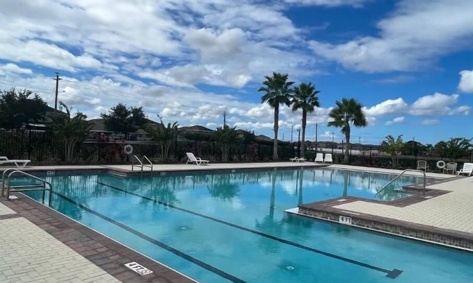 Ruskin Casa | Perfect home with ideal location