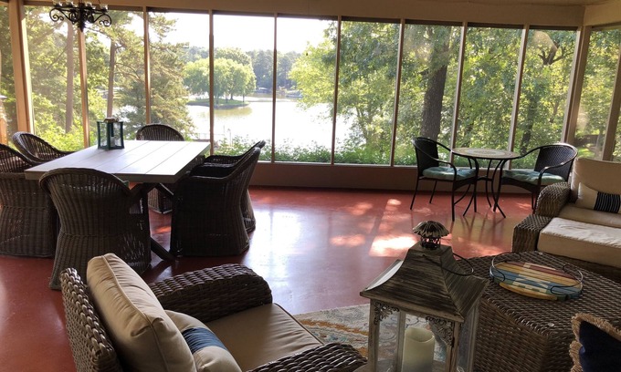 Piney Casa | Casa perfecta frente al lago con impresionante gran sala de pantalla para la diversión familiar!