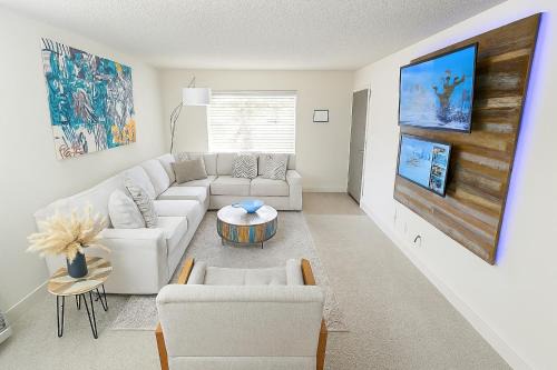 Uptown Apartamento | Perfect Location 2BR 5 Min Walk to Galleria Marquee Uptown