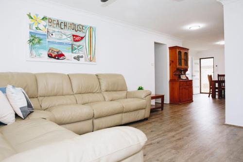 Warana Casa | Perfect Location 4BR Home Warana - 200m to Beach!