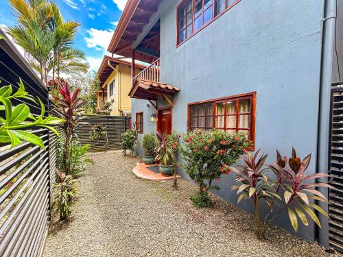 Dominical Casa | Perfect Location! Beach & Market 100m Away