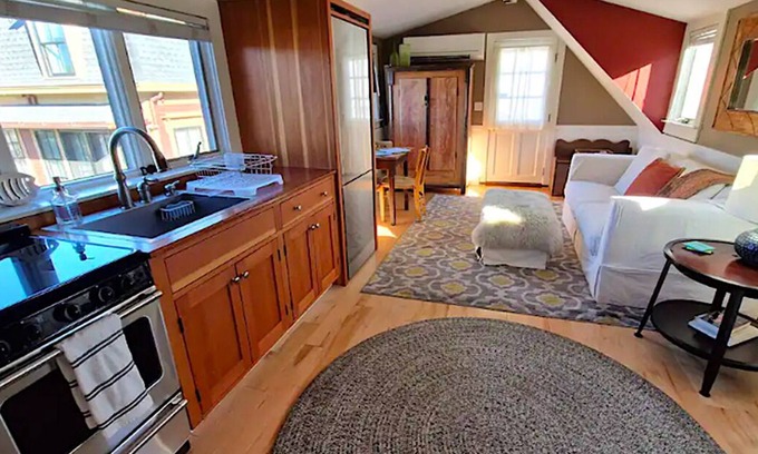 Oak Bluffs Apartamento | La ubicación es perfecta! Por la playa, puerto y ciudad! Gorgeous Gingerbread Arriba aptmt