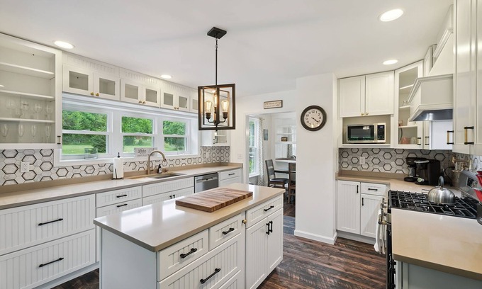 Hector Casa | Perfect location for exploring Seneca Lake!