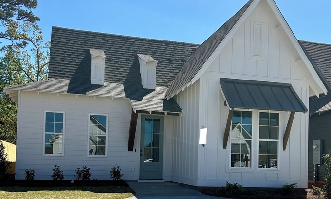 Opelika Casa | New Home - Perfect location for game day weekends, RTJ golf trips & much more!