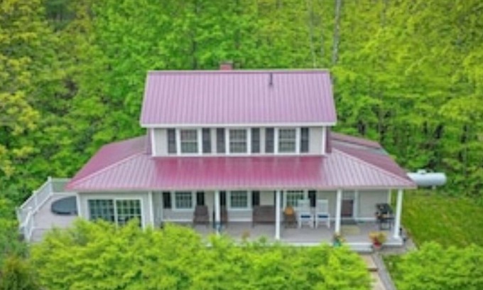 Intervale Casa | Perfect location & hot tub! Cozy home for couples, parties of 4, possibly more!
