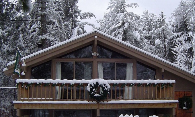 North Conway Chalet De Esquí | Chalet en la repisa de la catedral. Recién reformado, limpio y cómodo.