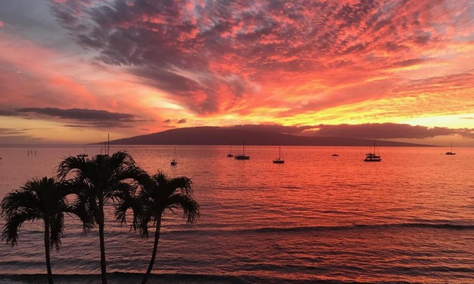 Historic Lahaina Front Street Apartamento | Perfect location & Unbelievable Views at Lahaina Roads
