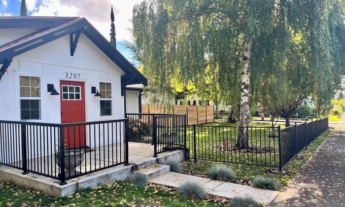 Downtown Vancouver Casa | Perfect Location | Walking to Dining & Shops