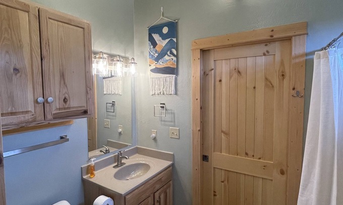 Lake City Cabina | Perfect Location with Breathtaking Mountain Views!