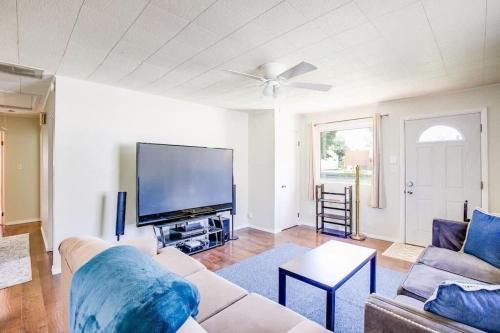 South Bend Casa | Perfect Notre Dame Weekend Home, 0.8 Miles to ND!