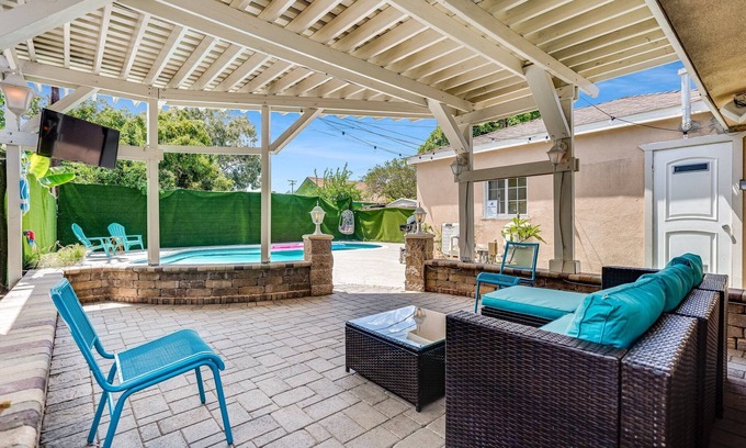 North Long Beach Casa | Perfect Oasis w/ Pool, jacuzzi, close to airports, beach, entertainment and more