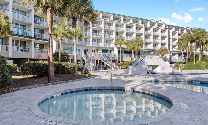 North Litchfield Beach Apartamento | Perfect Oceanfront Retreat | Outdoor Pool. Oceanfront King Suite