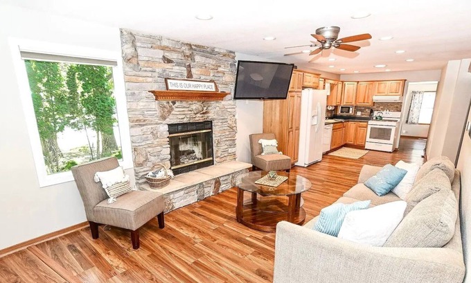 Montello Casa | Perfect Private Waterfront Getaway on Fox River!