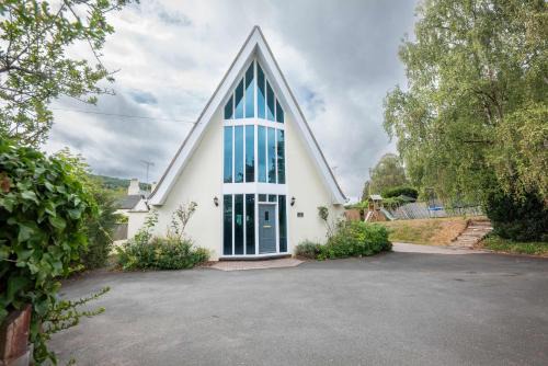 Whitchurch Casa | Perfect Retreat With Parking Garden & Great Views