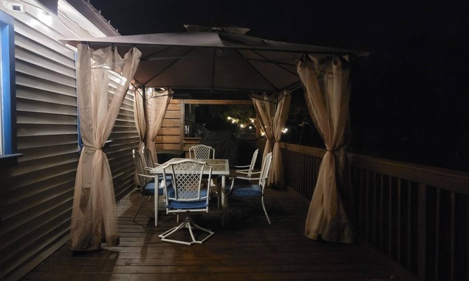 Venice Cabaña | Perfect Riverside Getaway! Enjoy Hiking, Kayaking, or Relaxing by the Firepit!